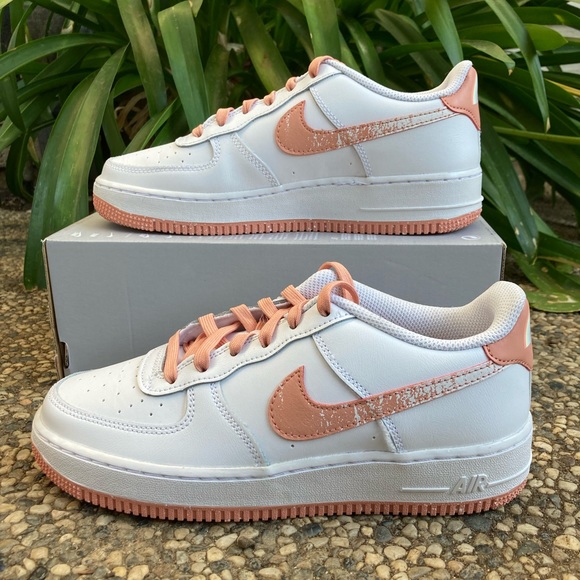 Nike Air Force 1 LV8 - Picture 2 of 5